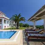 Vinaria Litoa Waterfront
