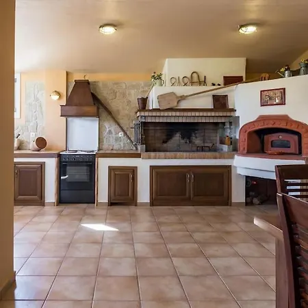 Villa Vinaria Litoa Waterfront *