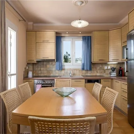 Villa Vinaria Litoa Waterfront *