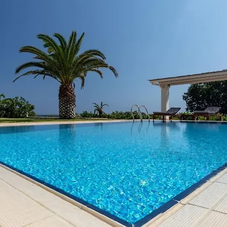 Vinaria Litoa Waterfront Villa *